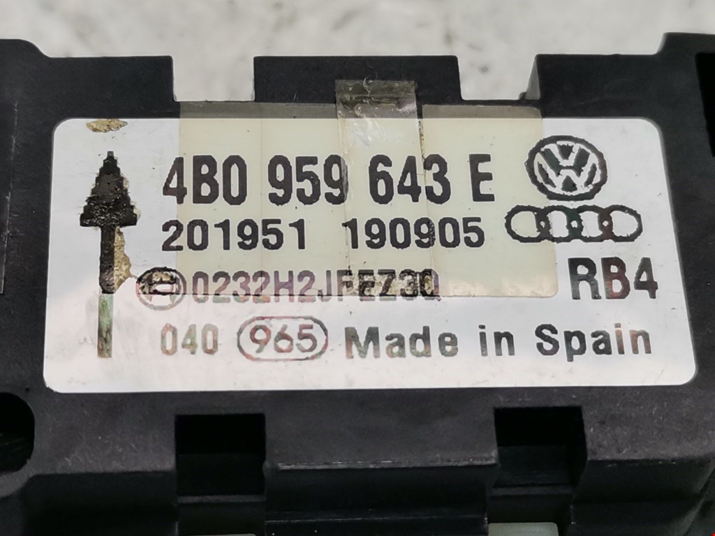 Датчик AIR BAG (подушек безопасности) VOLKSWAGEN Touareg 2002-2010