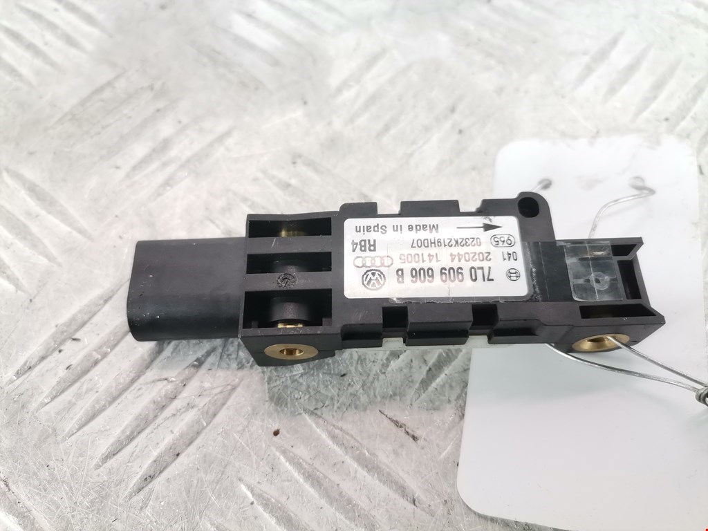 Датчик AIR BAG (подушек безопасности) VOLKSWAGEN Touareg 2002-2010