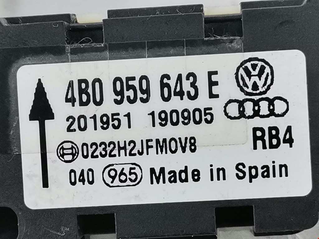 Датчик AIR BAG (подушек безопасности) VOLKSWAGEN Touareg 2002-2010