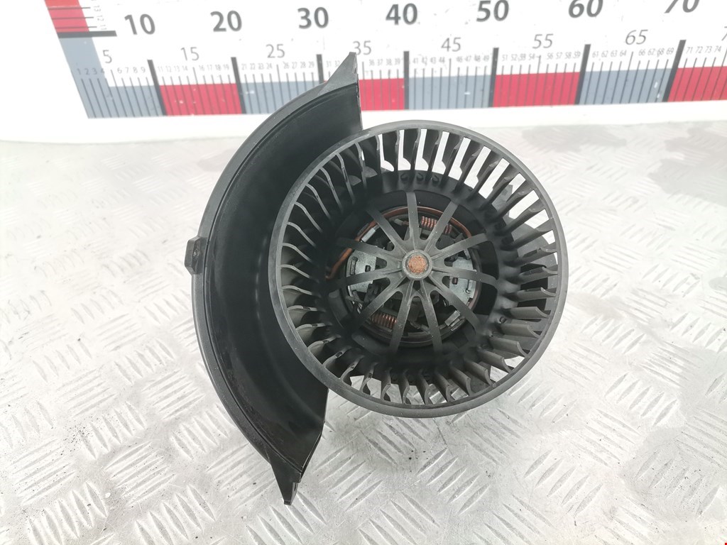 Моторчик (мотор) отопителя салона VOLKSWAGEN Touareg 2002-2010