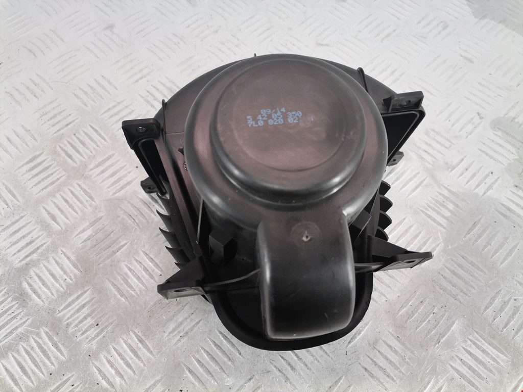 Моторчик (мотор) отопителя салона VOLKSWAGEN Touareg 2002-2010