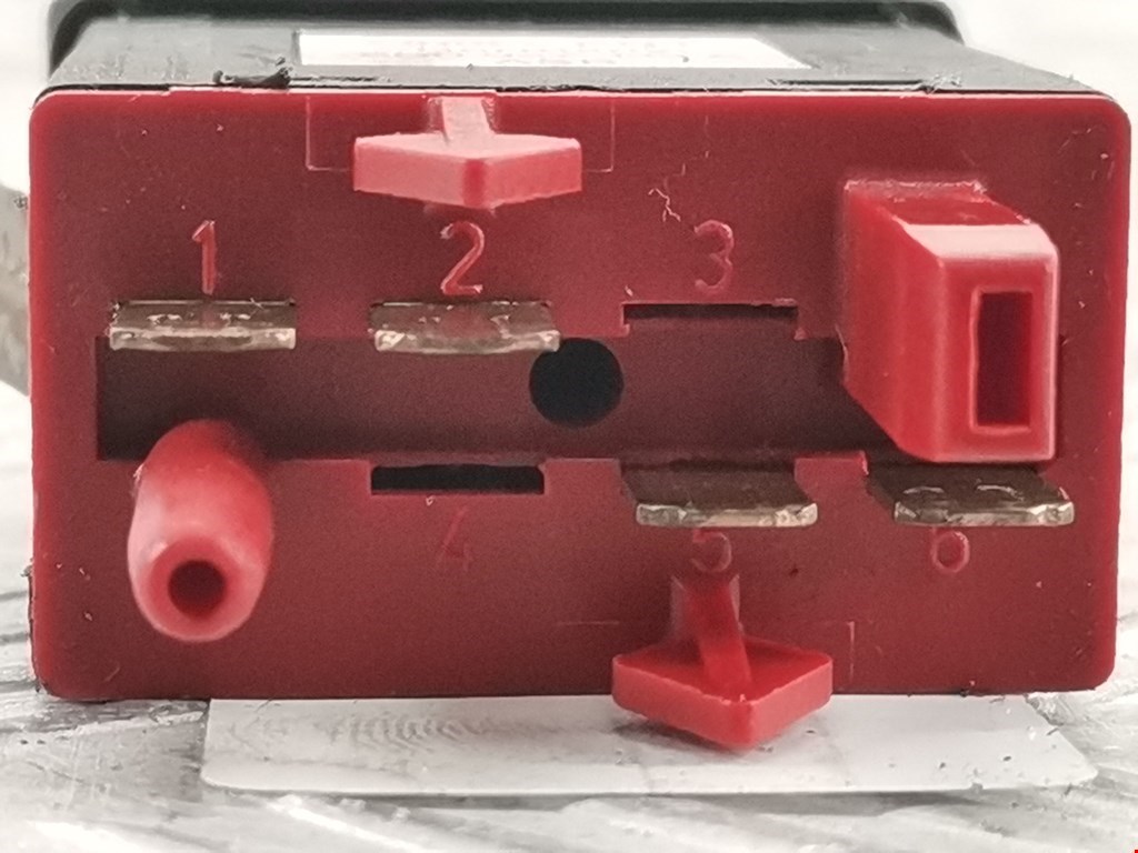 Кнопка антипробуксовочной системы AUDI A8 D2 1994-2002