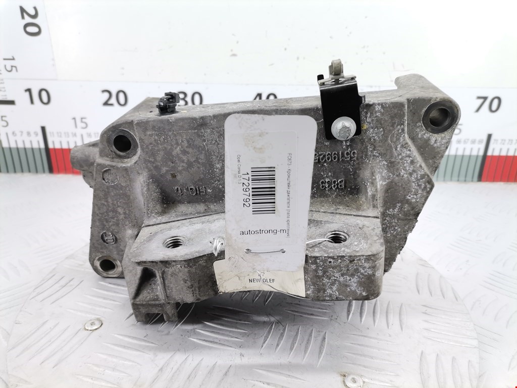 Кронштейн (крепление лапа) двигателя Opel Corsa D (2006-2014)