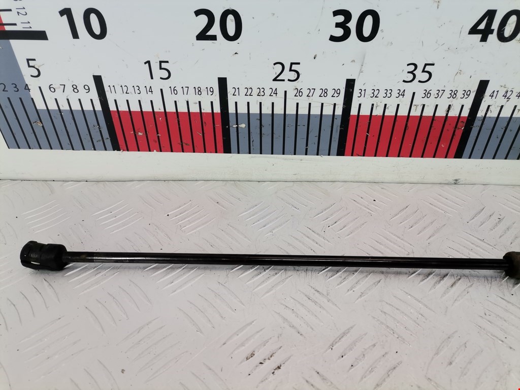 Амортизатор капота левый=правый AUDI A4 B6 2001-2005