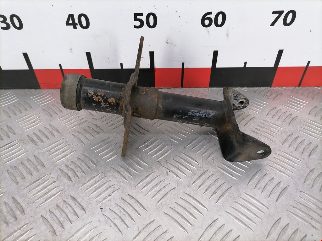 Отбойник бампера передний левый Volkswagen Passat 5 (1996-2000)