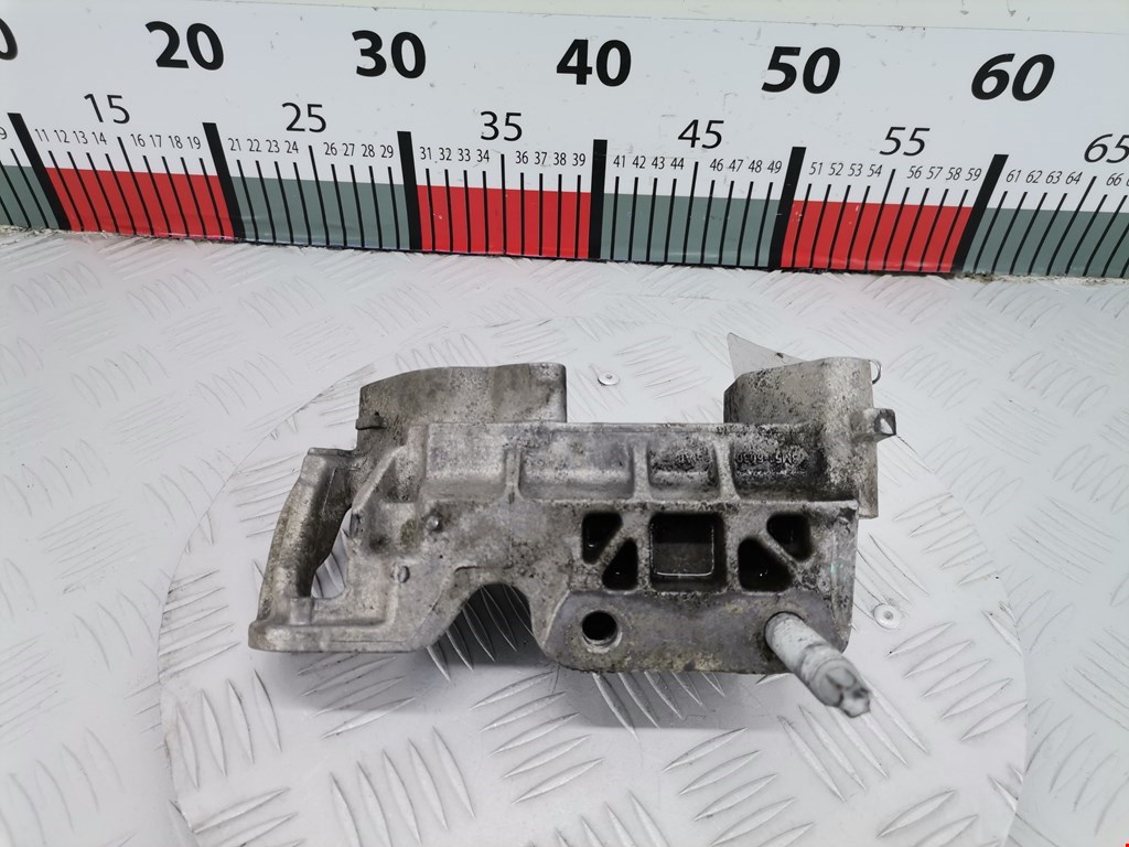 Кронштейн (крепление лапа) двигателя Ford C-MAX 1 (2003-2010)