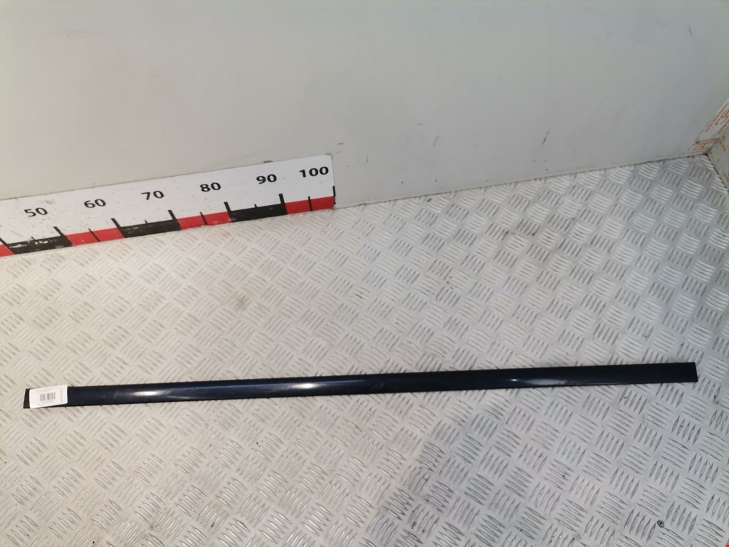 Накладка декоративная (молдинг) двери передней правой Audi A6 C5 (1997-2005)