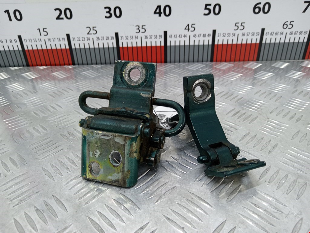 Петля двери задней левой Audi 80 B4 (1991-1996)