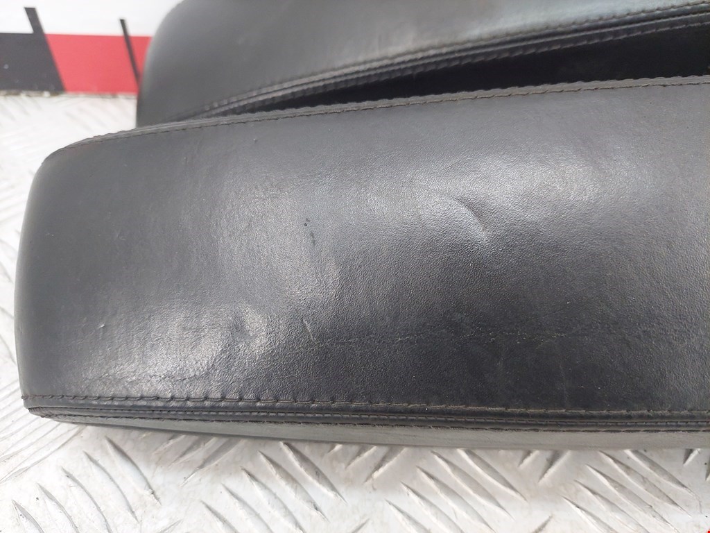 Подлокотник в салон AUDI A8 D3 2003-2010