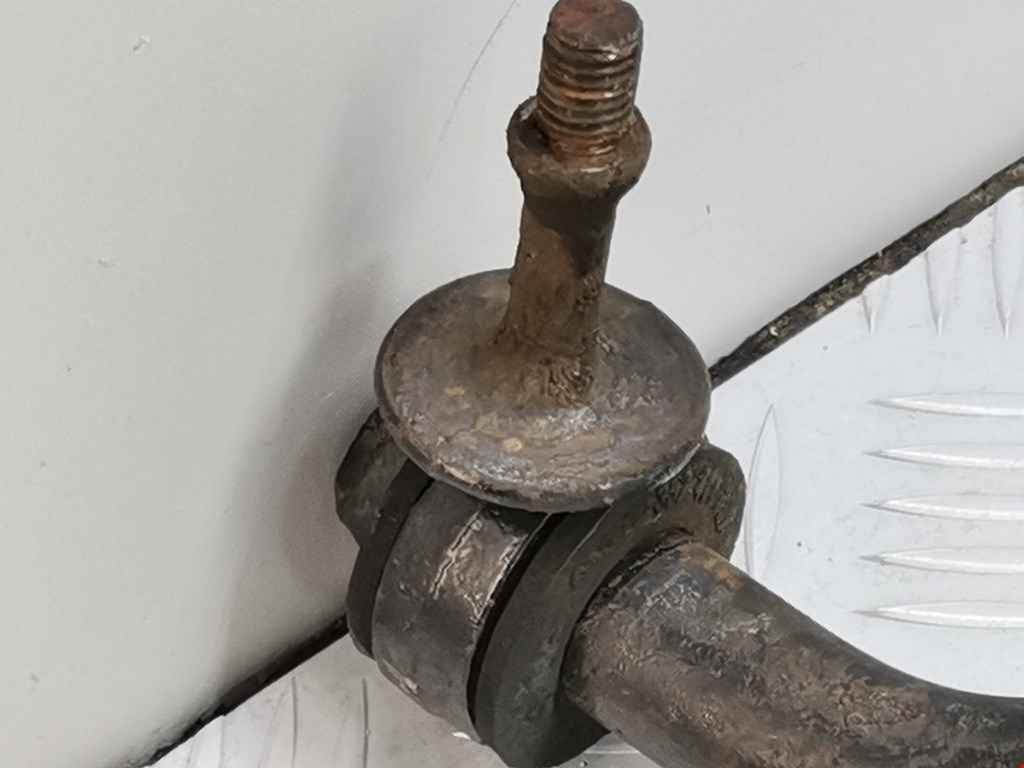 Стабилизатор передний (поперечной устойчивости подвески) VOLKSWAGEN Passat B3 1988-1993