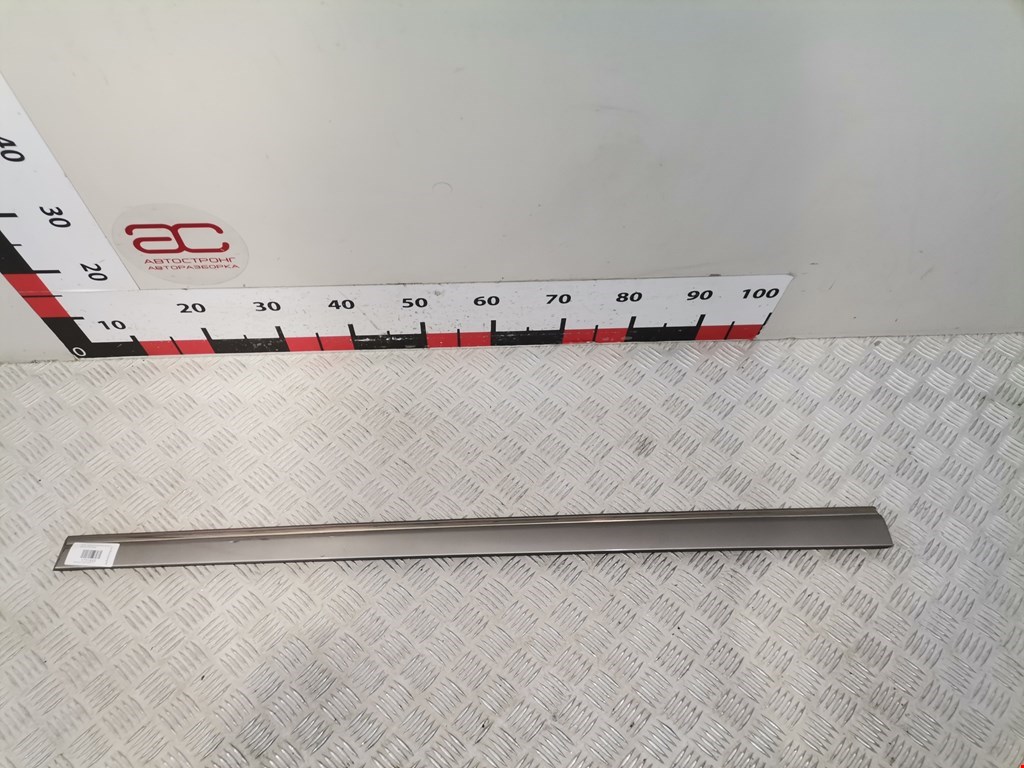 Накладка (молдинг) двери передней левой Mercedes C-Class (W203) (2000-2008)