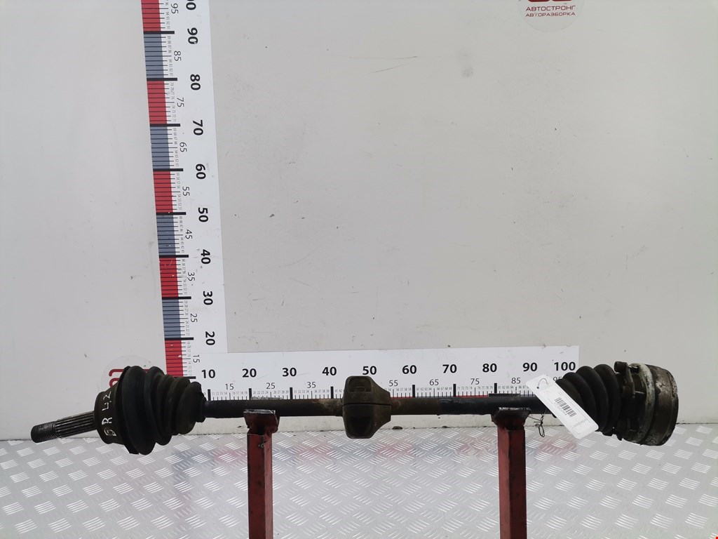 Полуось (привод, приводной вал) передняя правая VOLKSWAGEN Polo II 1981-1994