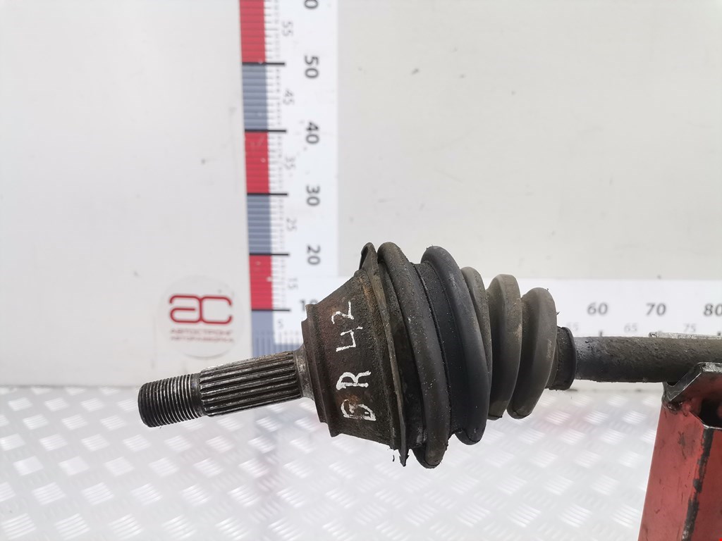 Полуось (привод, приводной вал) передняя правая VOLKSWAGEN Polo II 1981-1994