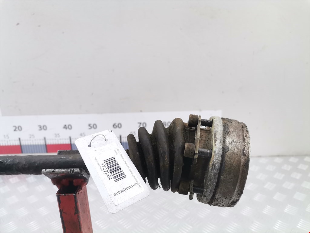 Полуось (привод, приводной вал) передняя правая VOLKSWAGEN Polo II 1981-1994