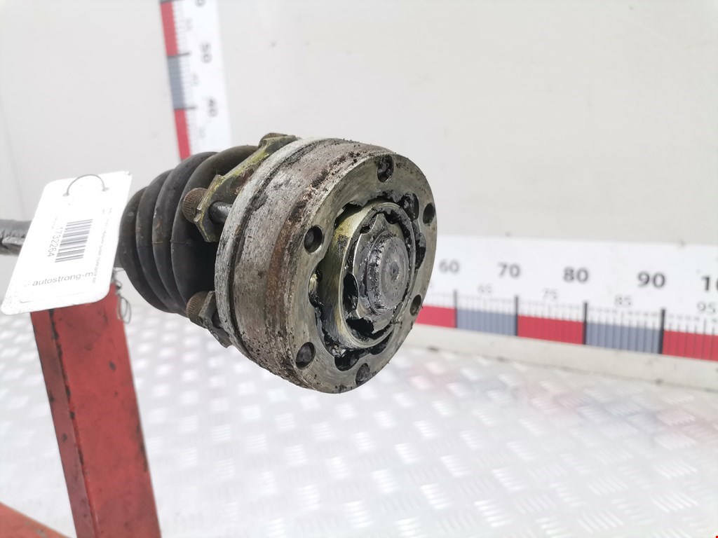 Полуось (привод, приводной вал) передняя правая VOLKSWAGEN Polo II 1981-1994