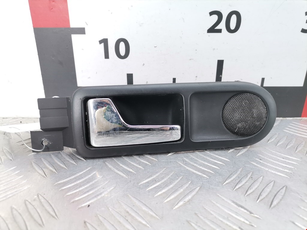 Ручка дверная задняя внутренняя левая VOLKSWAGEN Passat B5 1997-2005