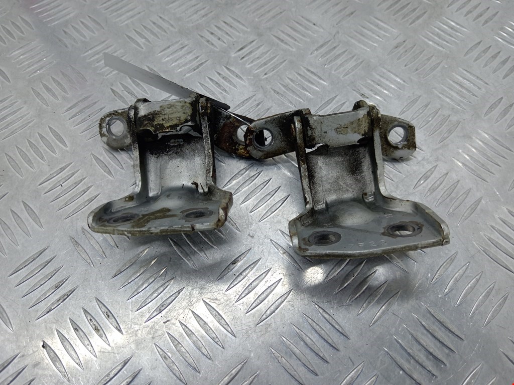 Петля двери задней правой Ford Ranger 2 (2006-2011)