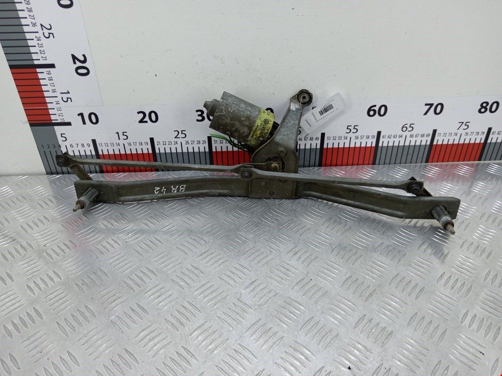 Моторчик стеклоочистителя передний VOLKSWAGEN Polo II 1981-1994