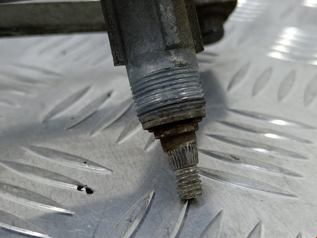 Моторчик стеклоочистителя передний VOLKSWAGEN Polo II 1981-1994