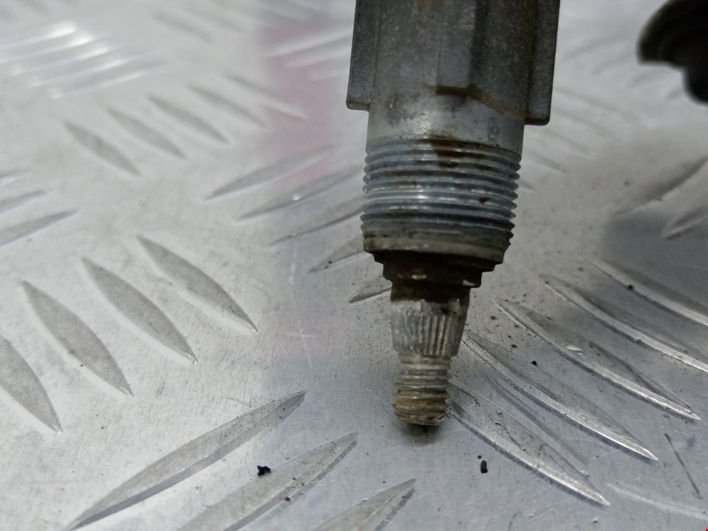 Моторчик стеклоочистителя передний VOLKSWAGEN Polo II 1981-1994