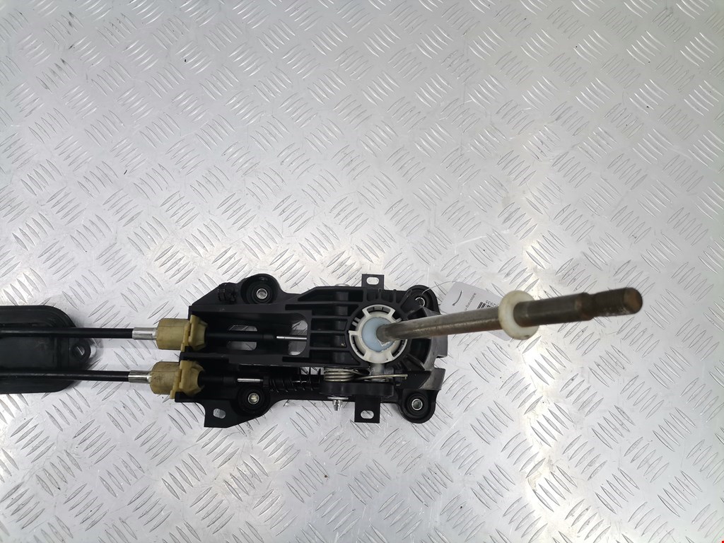 Кулиса (селектор) АКПП/МКПП в салоне TOYOTA Yaris II XP50 2005-2011