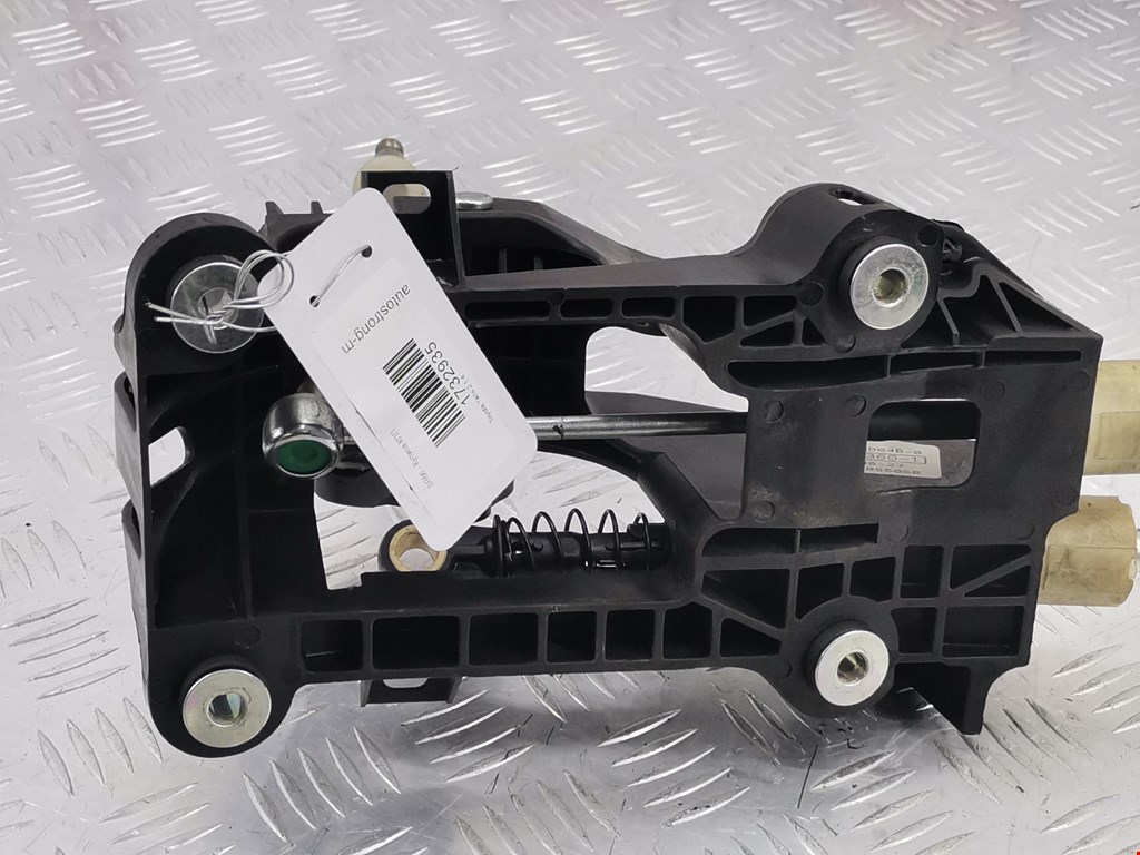 Кулиса (селектор) АКПП/МКПП в салоне TOYOTA Yaris II XP50 2005-2011