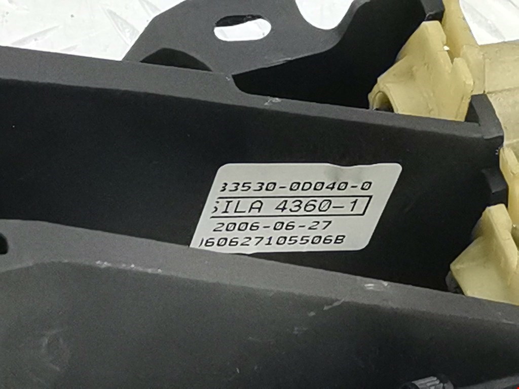 Кулиса (селектор) АКПП/МКПП в салоне TOYOTA Yaris II XP50 2005-2011