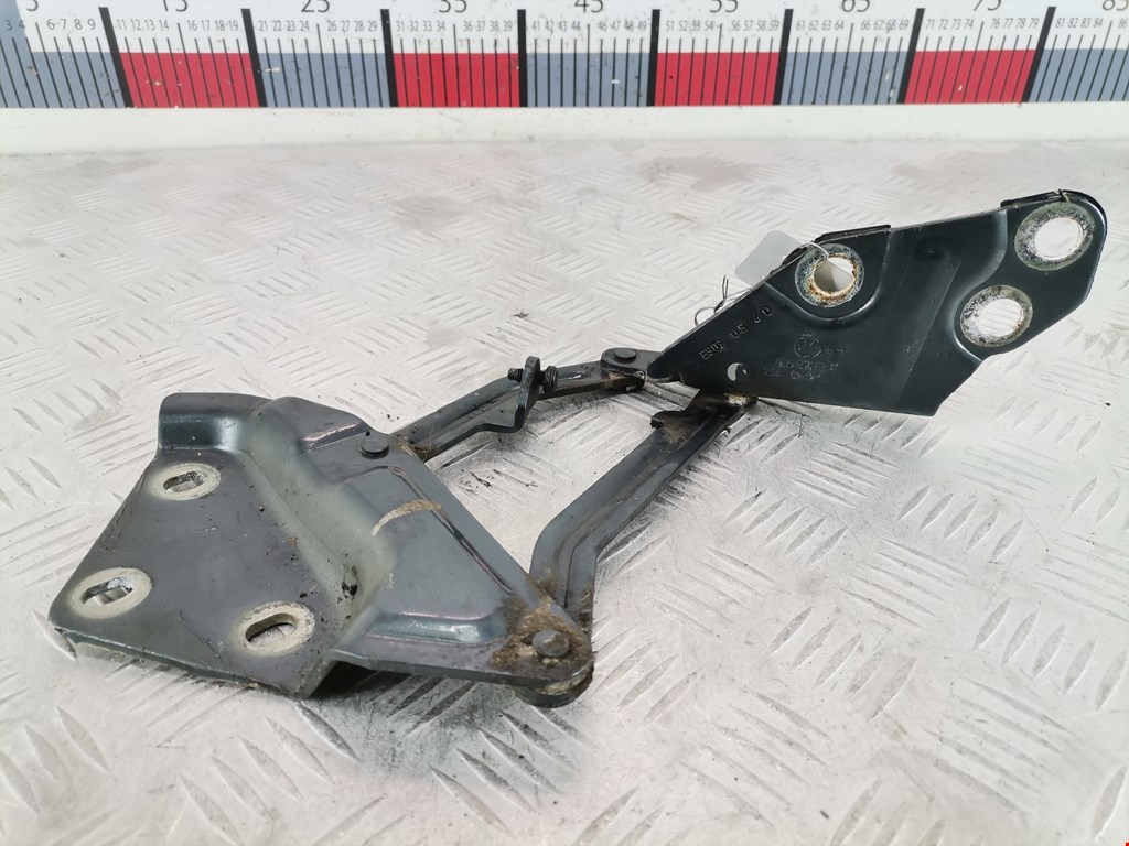 Петля капота левая/правая VOLKSWAGEN Touareg 2002-2010