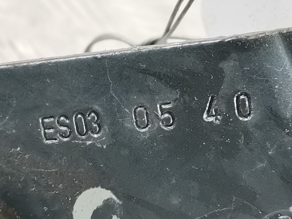 Петля капота левая/правая VOLKSWAGEN Touareg 2002-2010