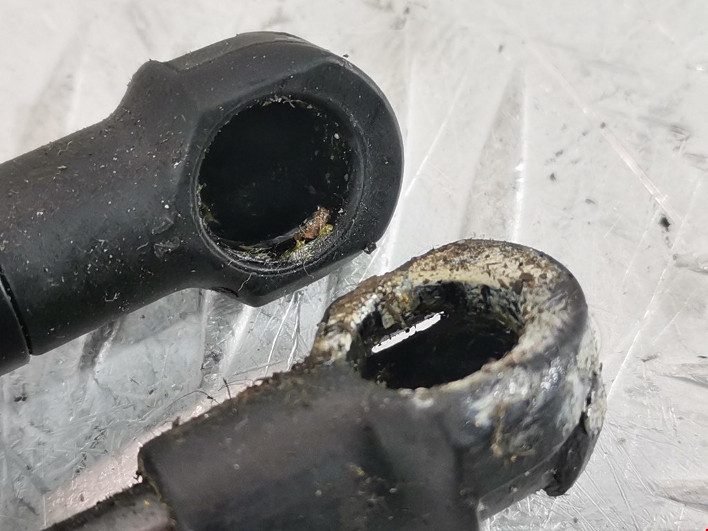 Амортизатор крышки (двери) багажника VOLKSWAGEN Touareg 2002-2010