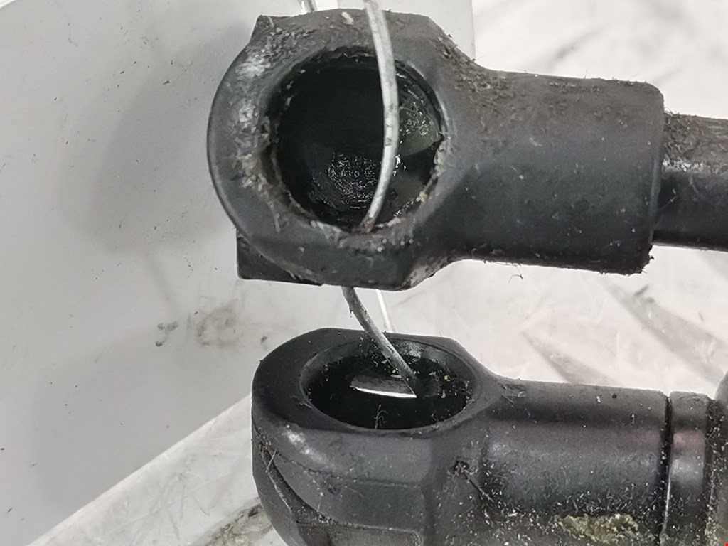 Амортизатор крышки (двери) багажника VOLKSWAGEN Touareg 2002-2010