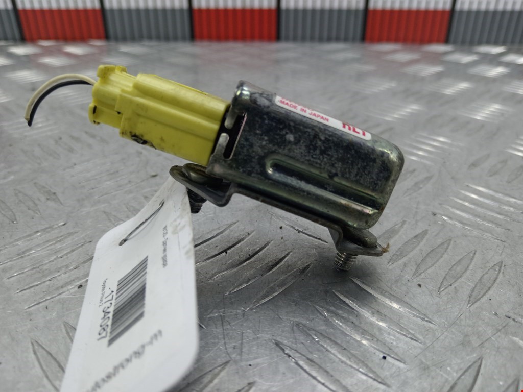 Датчик AIR BAG (подушек безопасности) TOYOTA Prius II XW20 2003-2012