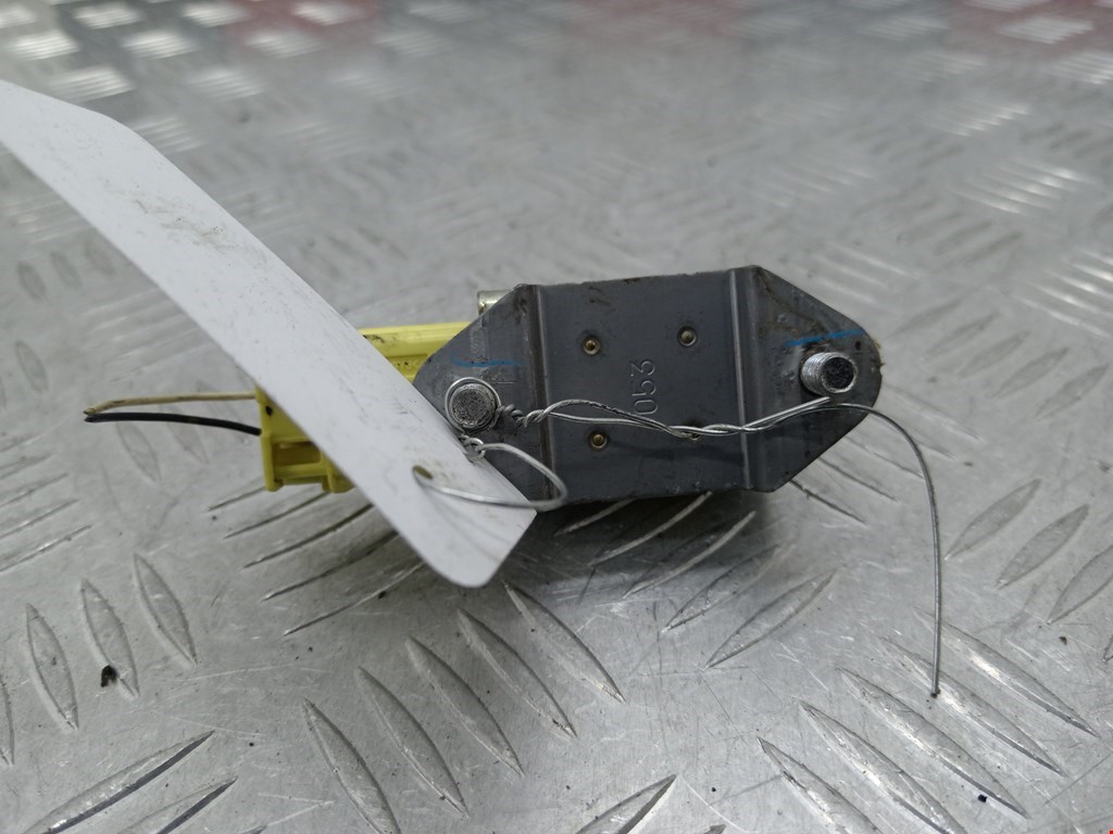 Датчик AIR BAG (подушек безопасности) TOYOTA Prius II XW20 2003-2012