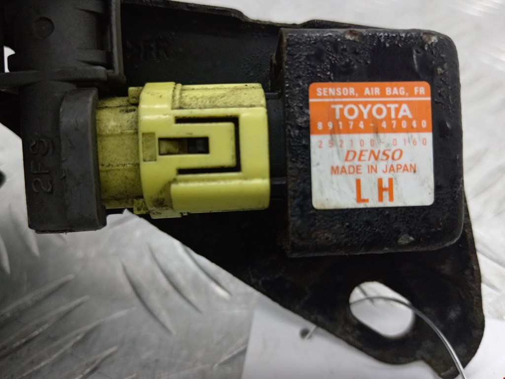 Датчик AIR BAG (подушек безопасности) TOYOTA Prius II XW20 2003-2012