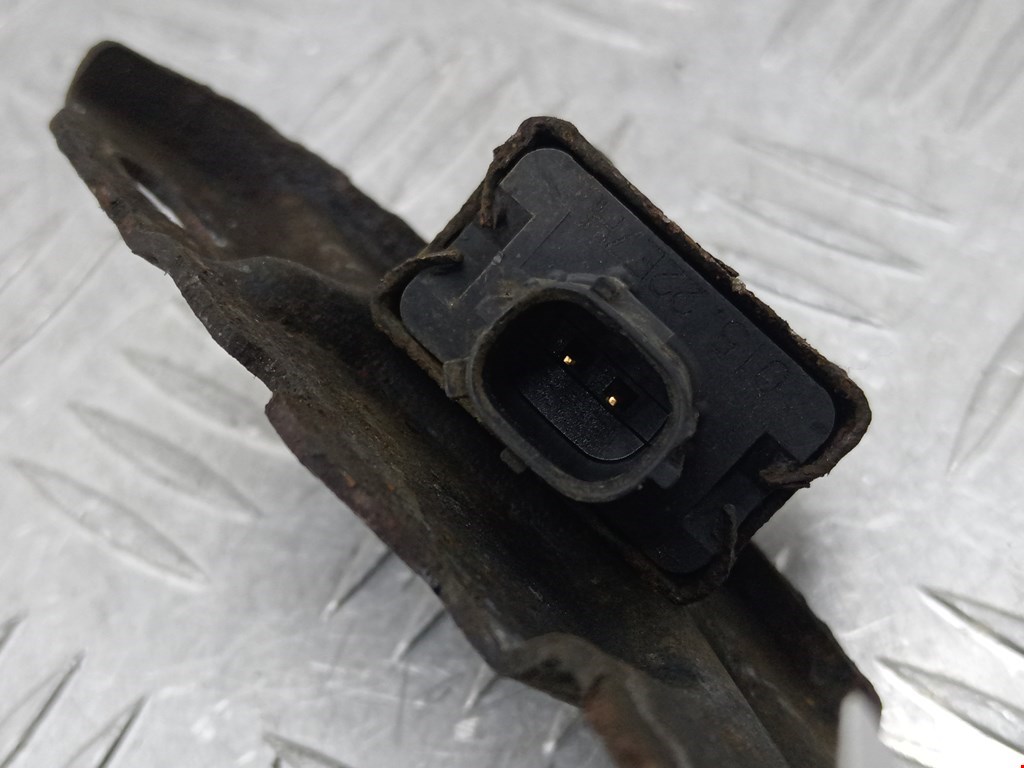 Датчик AIR BAG (подушек безопасности) TOYOTA Prius II XW20 2003-2012