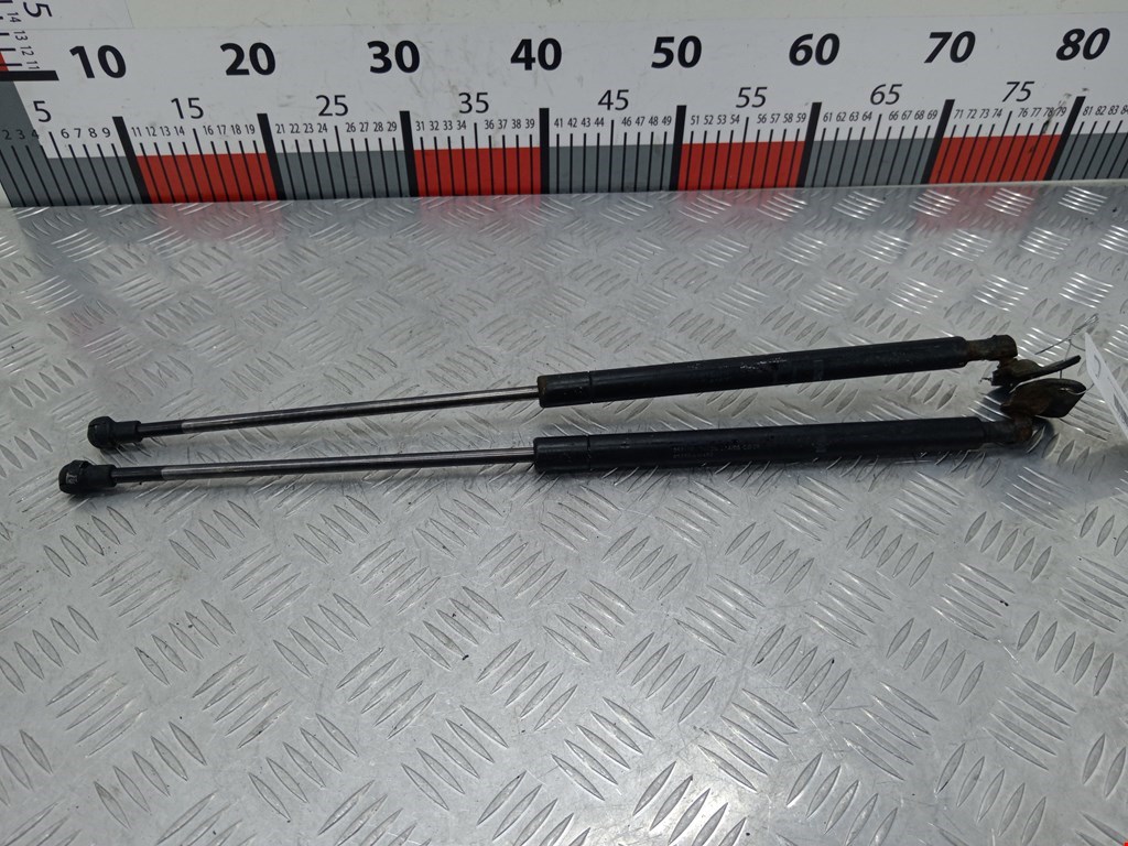 Амортизатор крышки (двери) багажника TOYOTA Prius II XW20 2003-2012