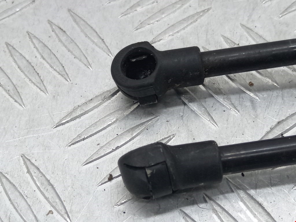 Амортизатор крышки (двери) багажника TOYOTA Prius II XW20 2003-2012