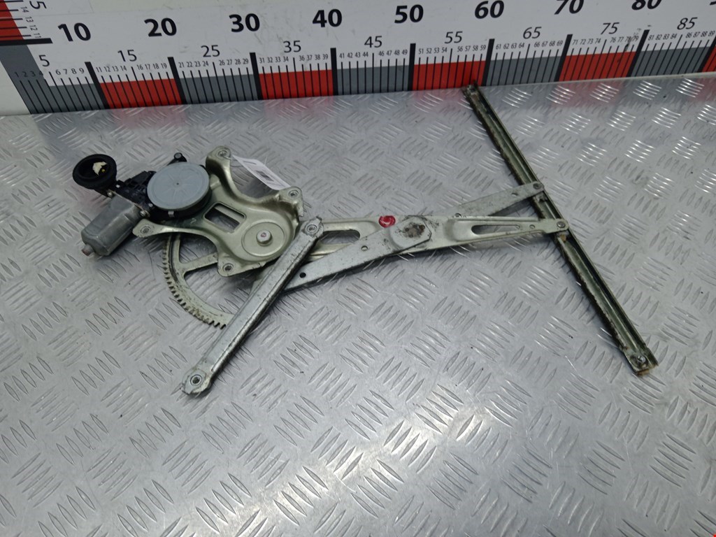 Стеклоподъемник задний левый TOYOTA Prius II XW20 2003-2012
