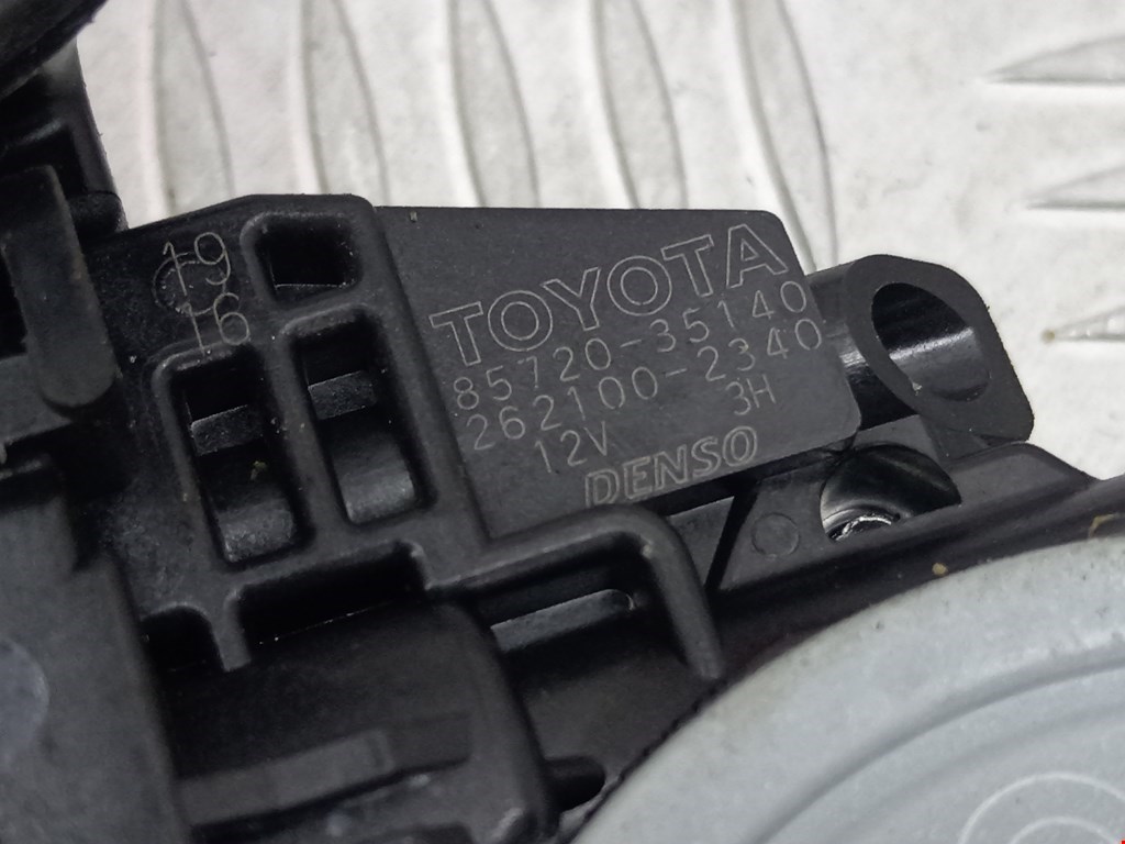 Стеклоподъемник задний левый TOYOTA Prius II XW20 2003-2012