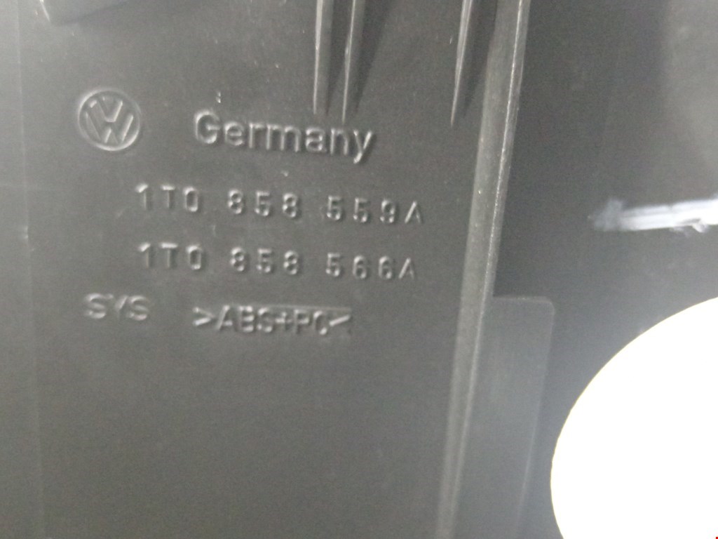 Кожух рулевой колонки VOLKSWAGEN Touran 2003-2010