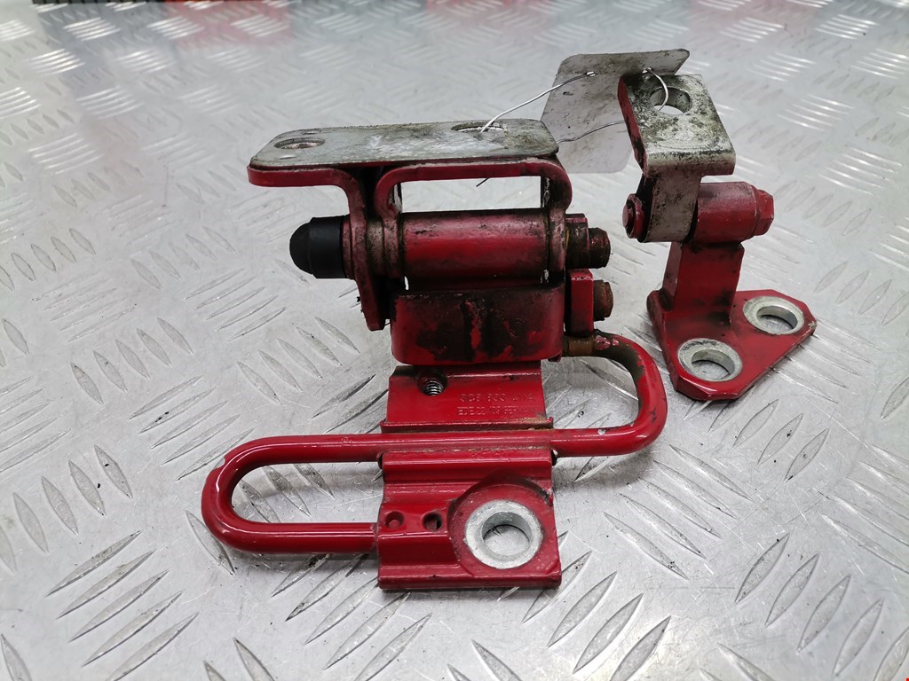 Петля двери задней левой Volkswagen Passat 6 (2005-2010)