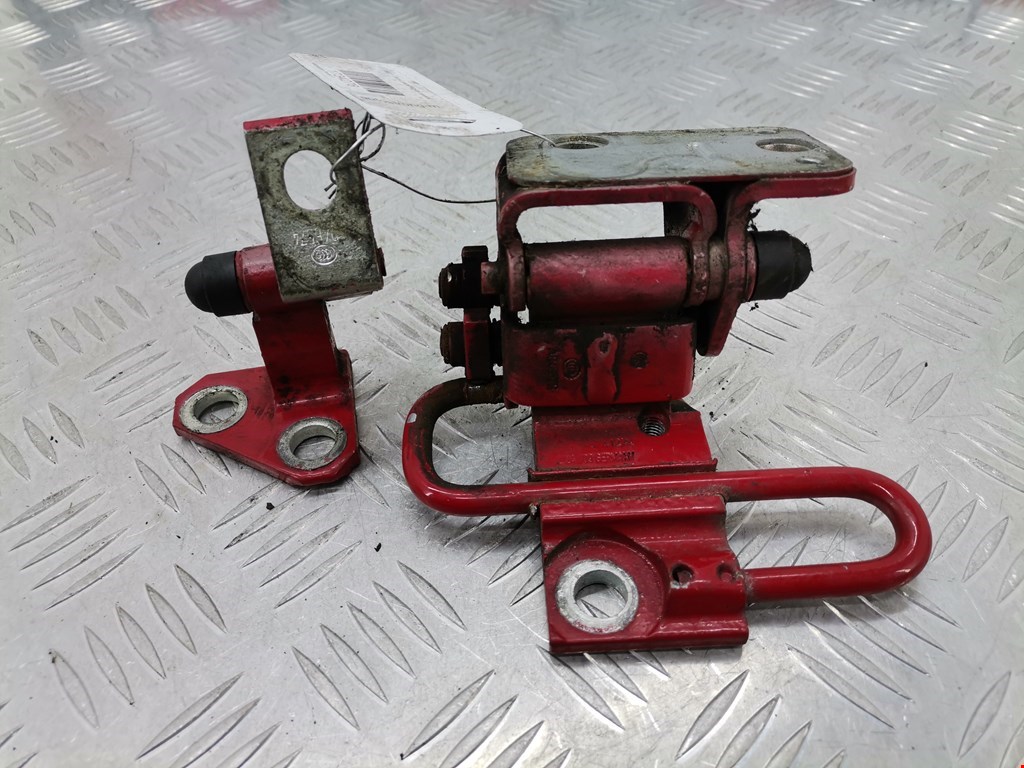 Петля двери задней правой Volkswagen Passat 6 (2005-2010)