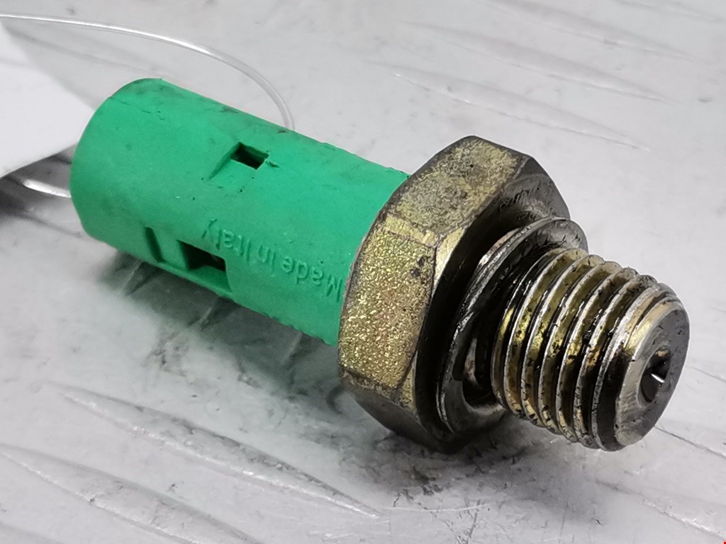 Датчик давления масла VOLVO V40 I 1995-2004