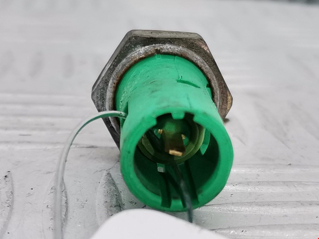 Датчик давления масла VOLVO V40 I 1995-2004