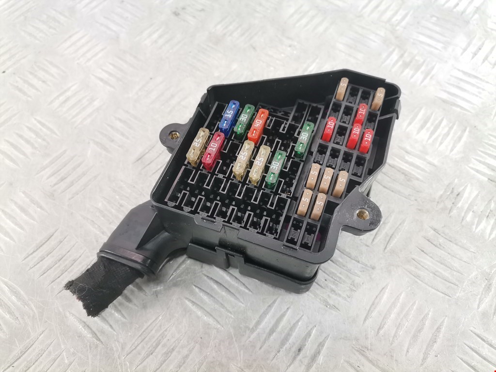 Датчик уровня в бачок омывателя AUDI A6 C6 2004-2010