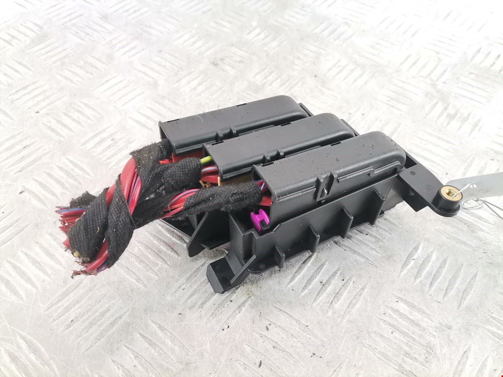 Датчик уровня в бачок омывателя AUDI A6 C6 2004-2010