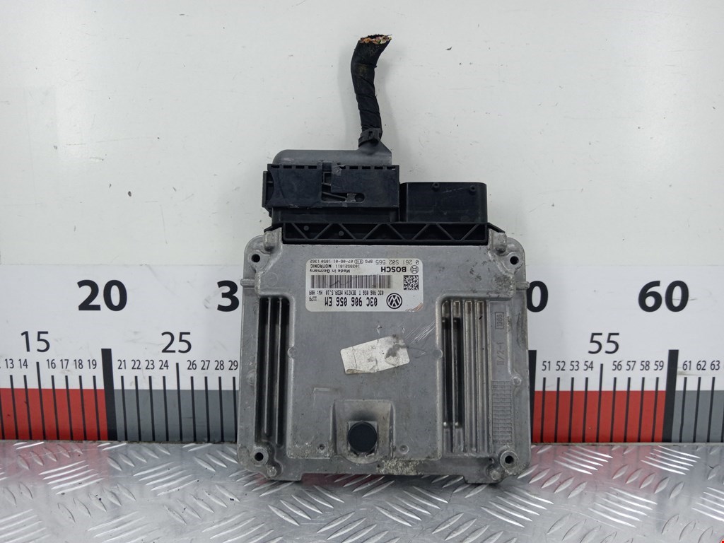 Блок управления двигателя (ЭБУ) VOLKSWAGEN Golf V 2003-2009