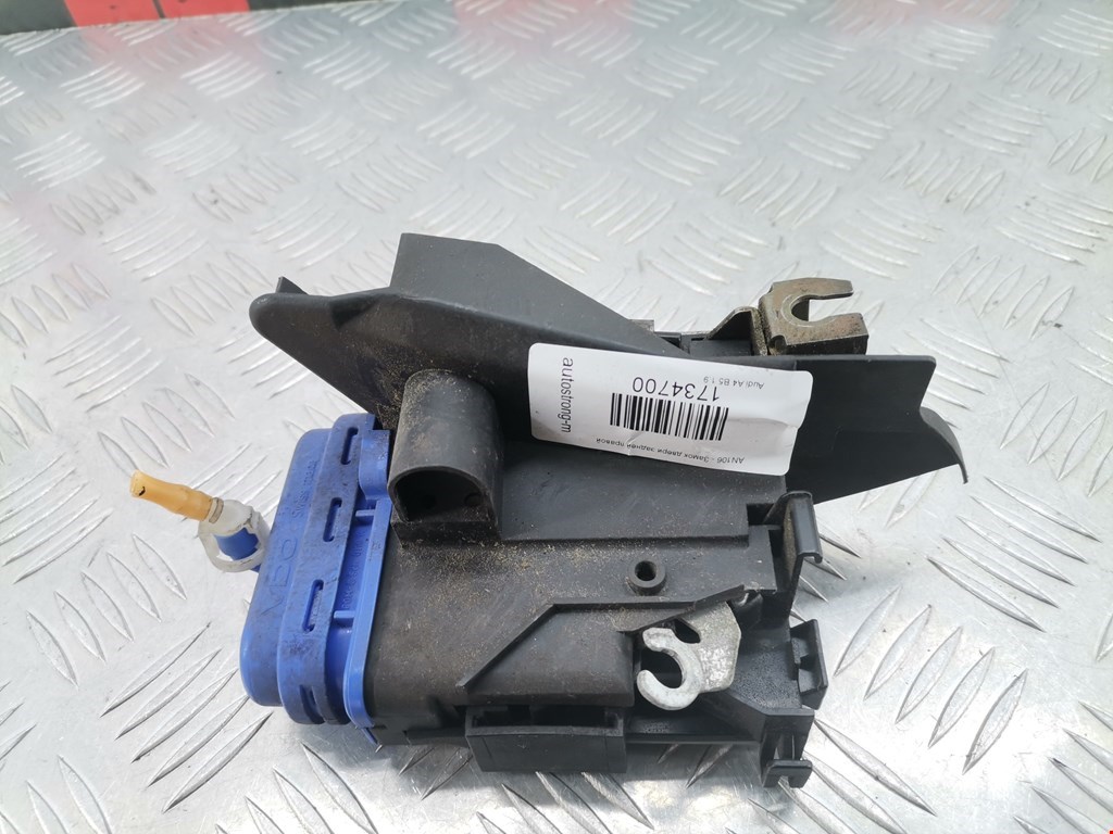 Замок двери задней правой AUDI A4 B5 1995-2001