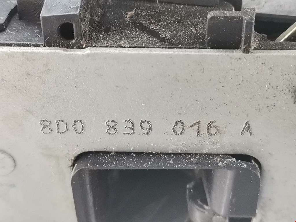 Замок двери задней правой AUDI A4 B5 1995-2001