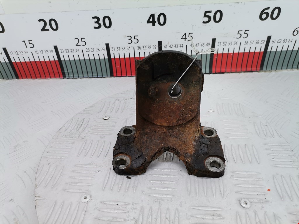 Кронштейн (крепление лапа) двигателя Toyota Land Cruiser Prado 3 (J120) (2002-2009)